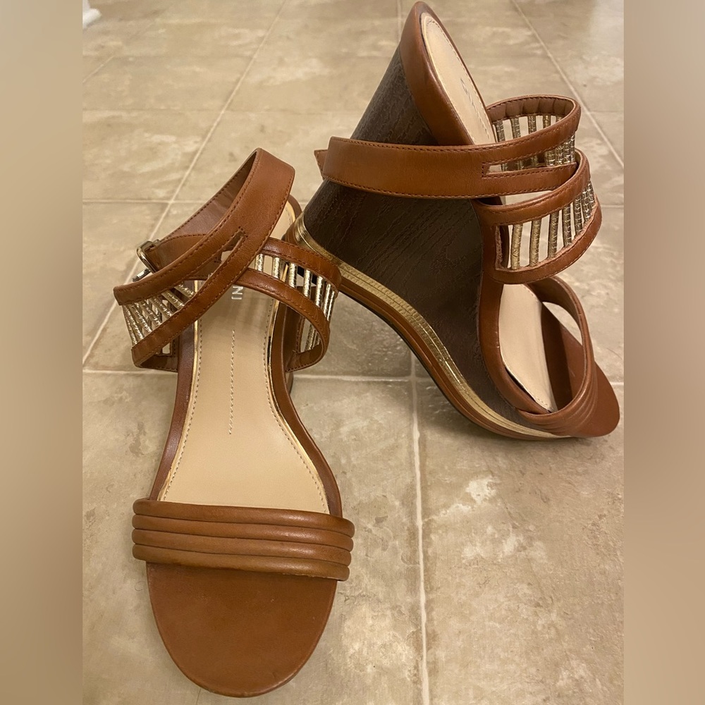 Gianni Bini wrap around ankle sandal